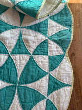 Load image into Gallery viewer, 1930s winding way quilt