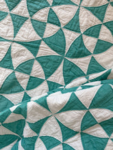 Load image into Gallery viewer, 1930s winding way quilt