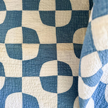 Load image into Gallery viewer, blue “beach ball” quilt