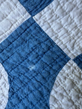 Load image into Gallery viewer, blue “beach ball” quilt