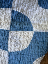 Load image into Gallery viewer, blue “beach ball” quilt