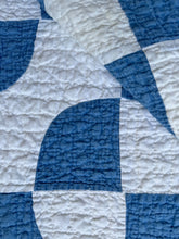 Load image into Gallery viewer, blue “beach ball” quilt