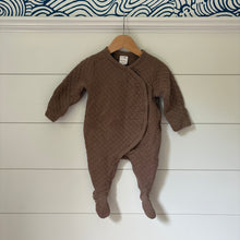 Load image into Gallery viewer, Hanna Andersson quilted footed onesie - 6-12m
