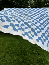 Load image into Gallery viewer, blue “beach ball” quilt
