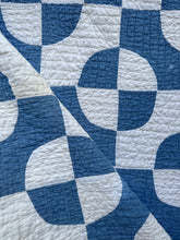 Load image into Gallery viewer, blue “beach ball” quilt
