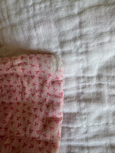 Load image into Gallery viewer, calico sun ray’s quilt
