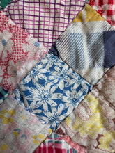 Load image into Gallery viewer, feedsack chain quilt
