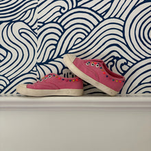 Load image into Gallery viewer, mini boden slip-on sneakers, eu 26 (us toddler 9)
