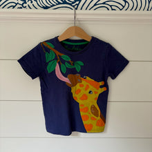 Load image into Gallery viewer, mini boden giraffe shirt 4-5 years
