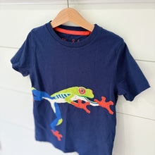 Load image into Gallery viewer, Mini Boden Boys Applique Tree Frog T-Shirt - Size 6-7 Years

