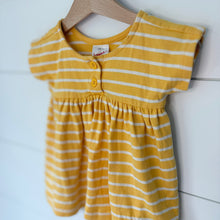 Load image into Gallery viewer, 90s/Y2K Vintage Hanna Andersson Baby Girls Dress/Tunic - Size 3-6 Months
